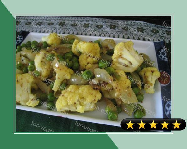 Cauliflower and Green Pea Curry recipe