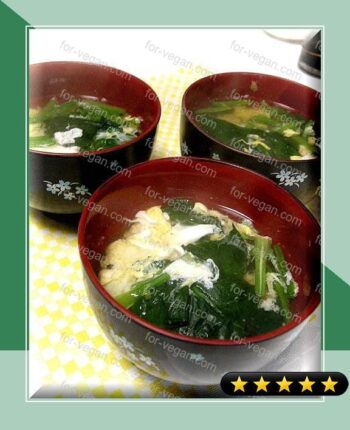 My Daughter's Favorite Clear Soup with Lots of Spinach recipe