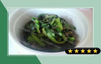 An Appetizing Side Dish Parboiled Spinach with Sesame Oil recipe