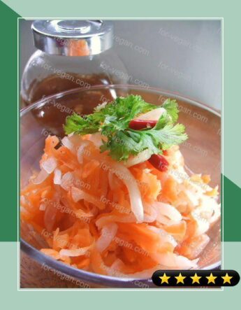 Vietnamese Salad with Vinegared Carrots and Daikon recipe