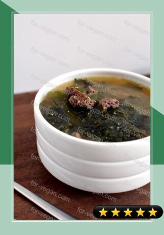 Deulkkae Miyeokguk (Perilla Seaweed Soup) recipe