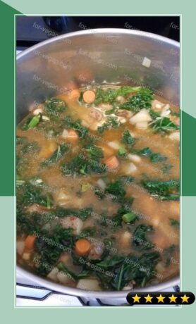Amanda's Vegan White Bean and Kale Soup recipe